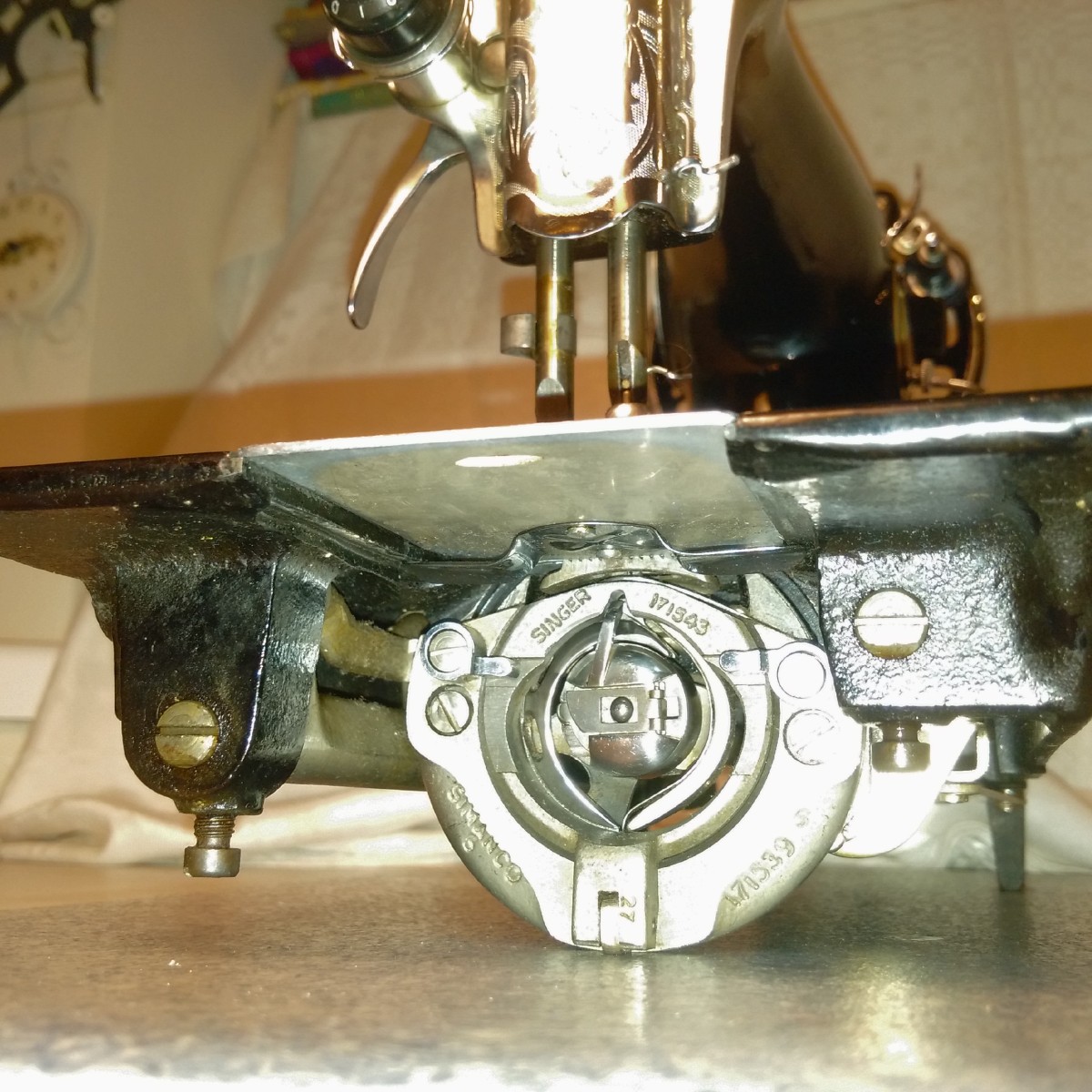 Bobbins+bobbin Case Holder Oldfashioned Household Sewing Machine Spart  Parts